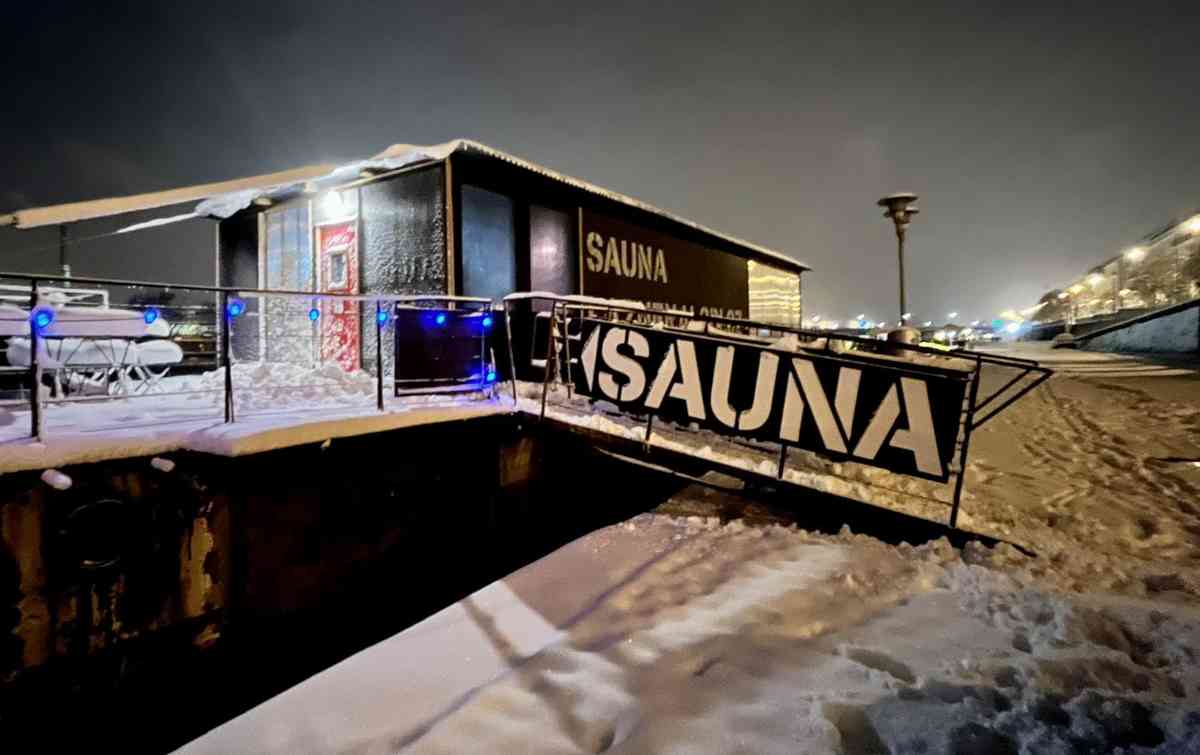 Sauna on the AVOID ship remains in operation at Rašínova nábřeží